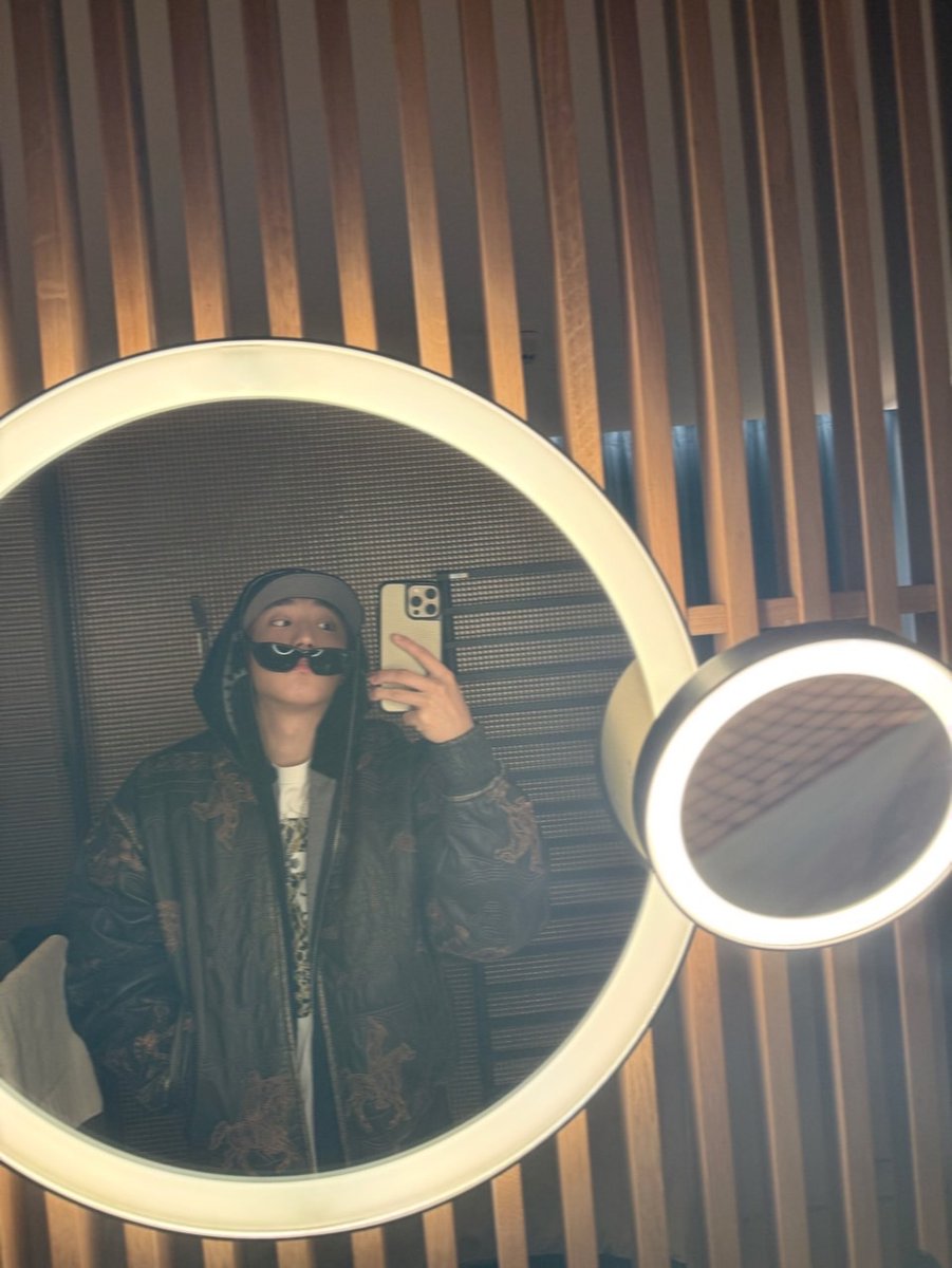 han gallery tweet media