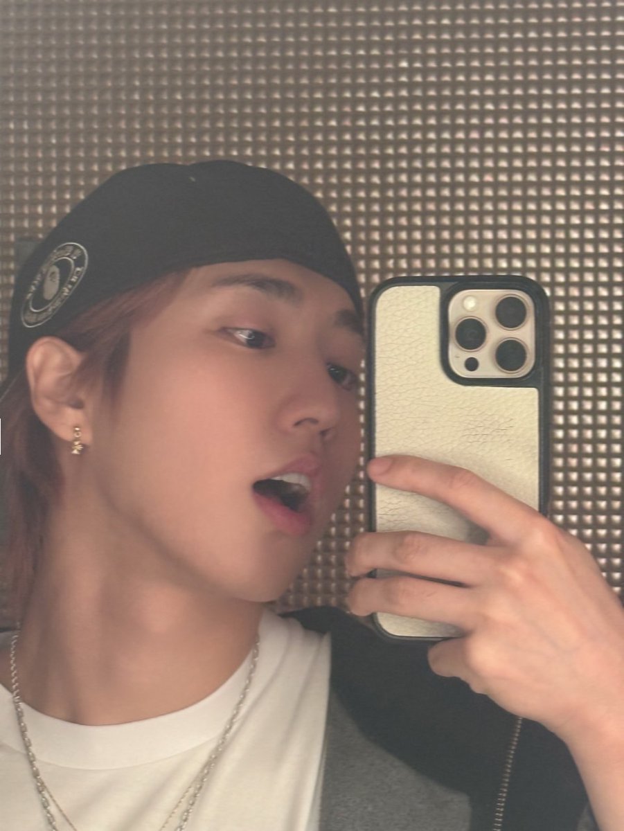 han gallery tweet media