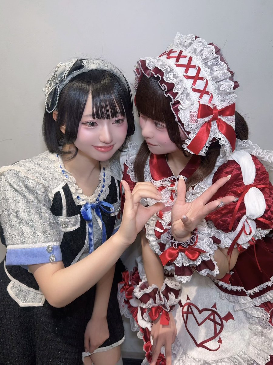 su_suzumi_'s tweet photo. 『あむねこ革命♡-依存してごめん♡-』 
ありがとうございました🫶💖

ペンラ振ってくれたみんなありがとぅ️🩵
嬉しくてたくさん見てた🤭

#AVAM さんとの2マン私得で幸せでした😭💞

ゆかぴさん（#yuka_AVAM）とお写真撮っていただきました🐰🩷
今日も最強にぷりてぃーでした🥹🥹

#高嶺のなでしこ https://t.co/xTWPP1QMJu