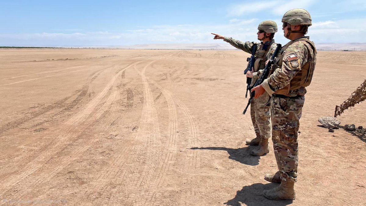 Ejercito_Chile's tweet image. #Arica: Efectivos de la Brigada Motorizada N.°4 "Rancagua", junto a la 2da. Brigada Acorazada "Cazadores", se mantienen desplegados en la Jefatura de Área Fronteriza de Arica y Parinacota para cumplir con el resguardo fronterizo encomendado por el Decreto N.°78.
#JAF #Frontera