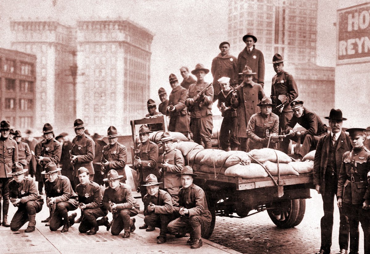 zoolooy's tweet image. This is not USA armed forces in WW1 or2 : it is armed forces crushing the #GeneralStrike in Seattle 1919.
Or check the Palmer Raids of 1920
jacobin.com/2019/12/red-sc…
What is happening in Mpls. is not new: it is systematic and repeats. 
#Capitalism kills.