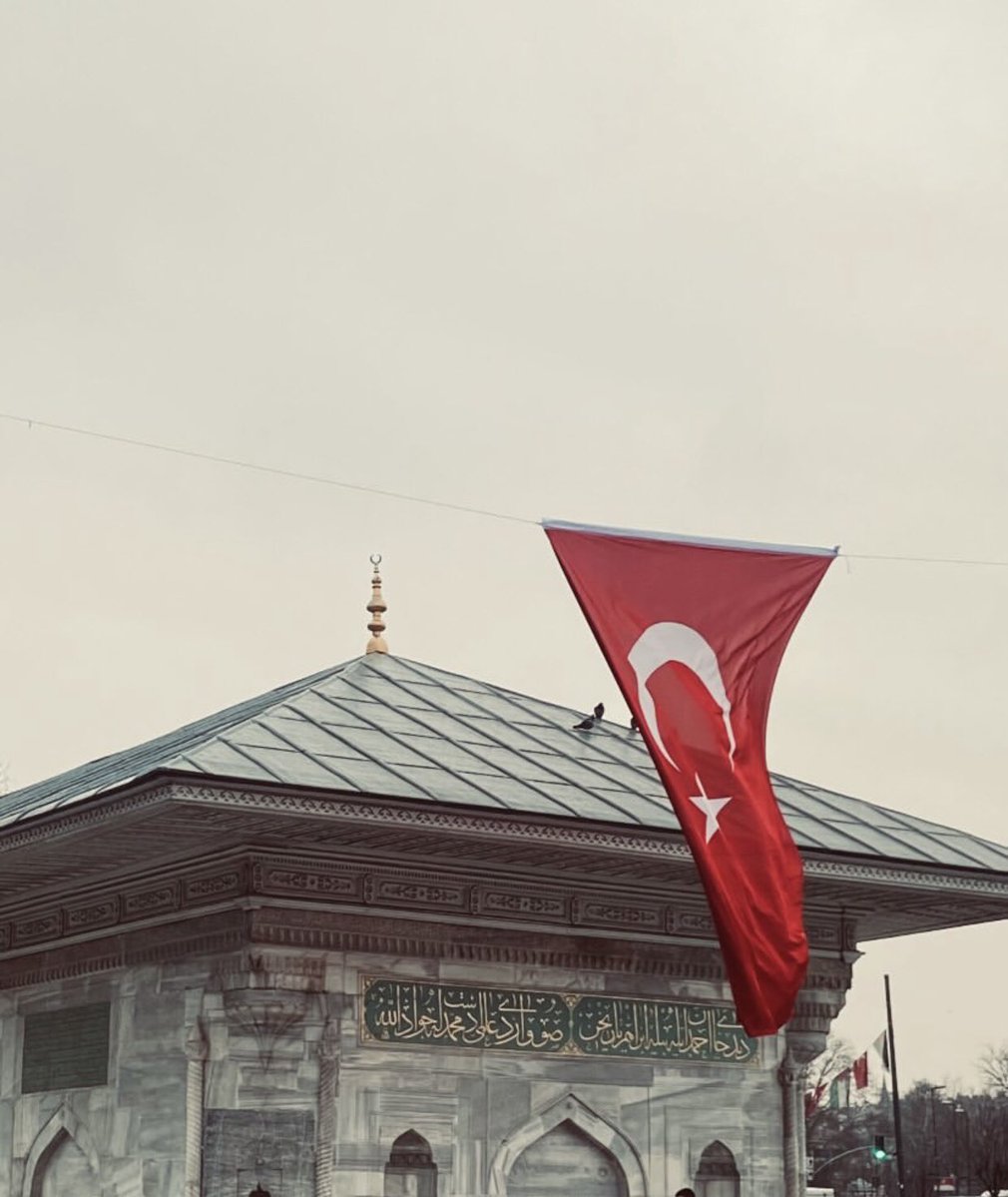 Göklere senin kadar yakışanı görmedik.