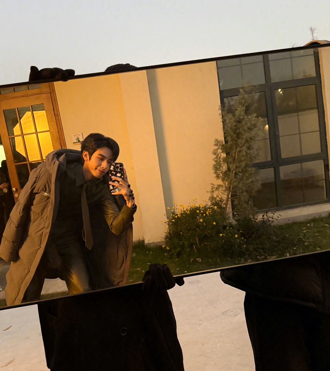 longlongzukkezi's tweet image. 거울셀카 완전룡르~~~^^