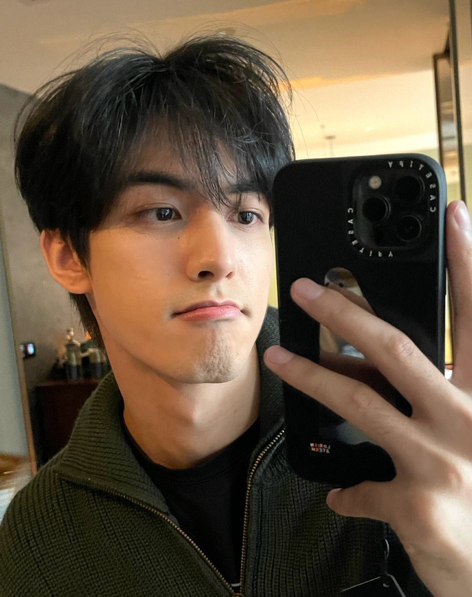 longlongzukkezi's tweet image. 거울셀카 완전룡르~~~^^