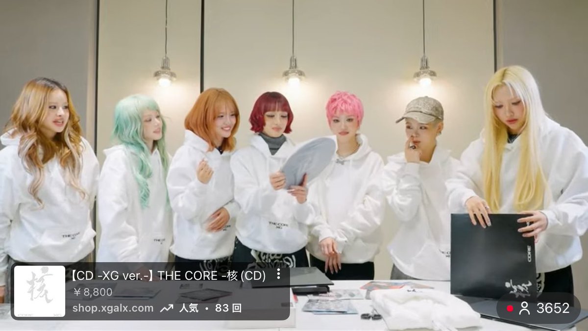 neealphaz's tweet photo. そのパーカーはライブグッズですね！？？？ https://t.co/EP3wCQcdDJ