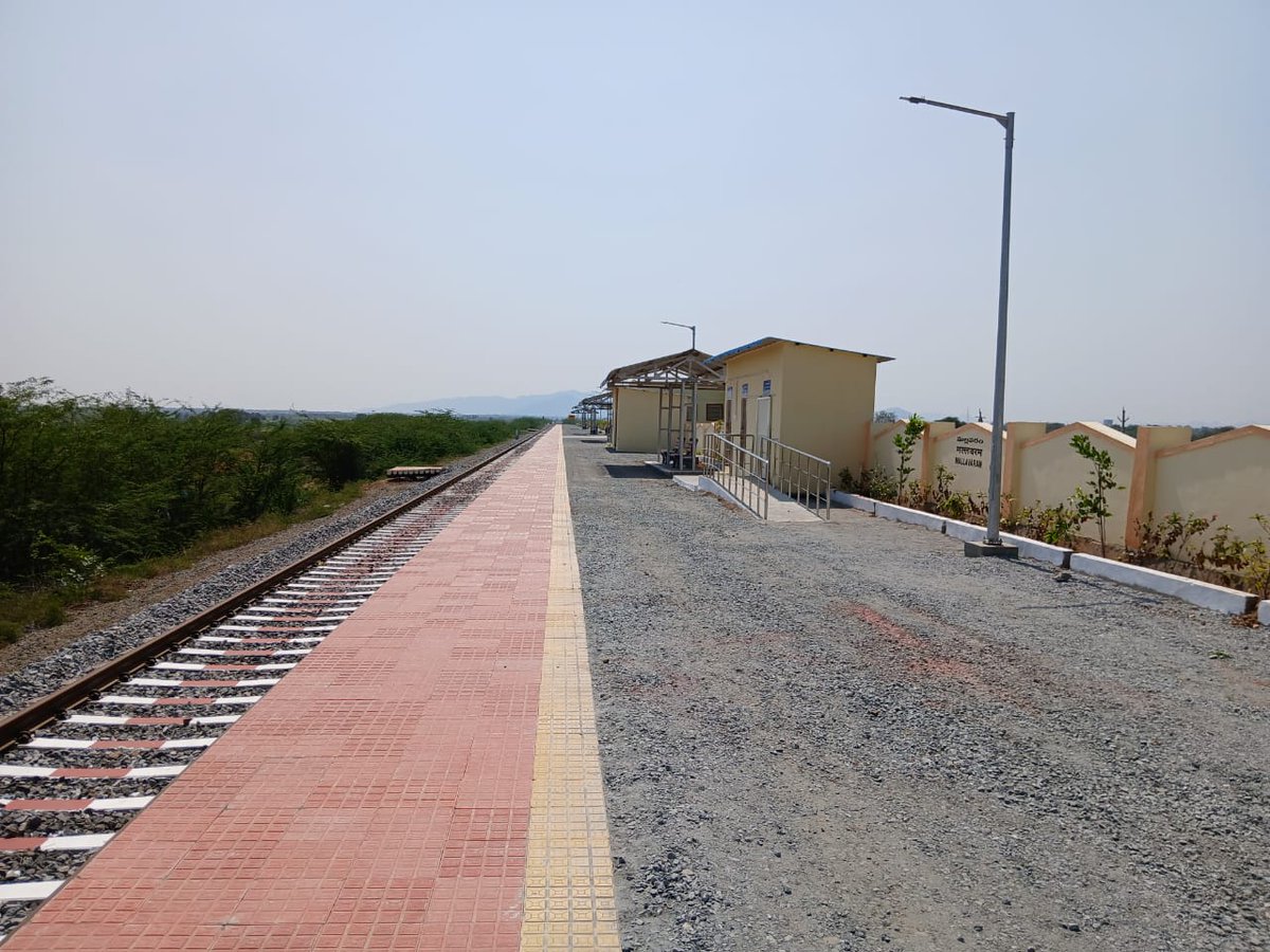 RailMinIndia's tweet photo. Nadikudi- Srikalahasti New Line Project (309 Km)
✅88.65 km commissioned

Benefits:
-Connect major towns like Darsi, Podile, Kanigiri, Atmakur, Rapur, etc. to the Railway map for the first time
-Promote socio-economic development in the region

#RailInfra4Andhra Pradesh https://t.co/V1AJjfFVVw