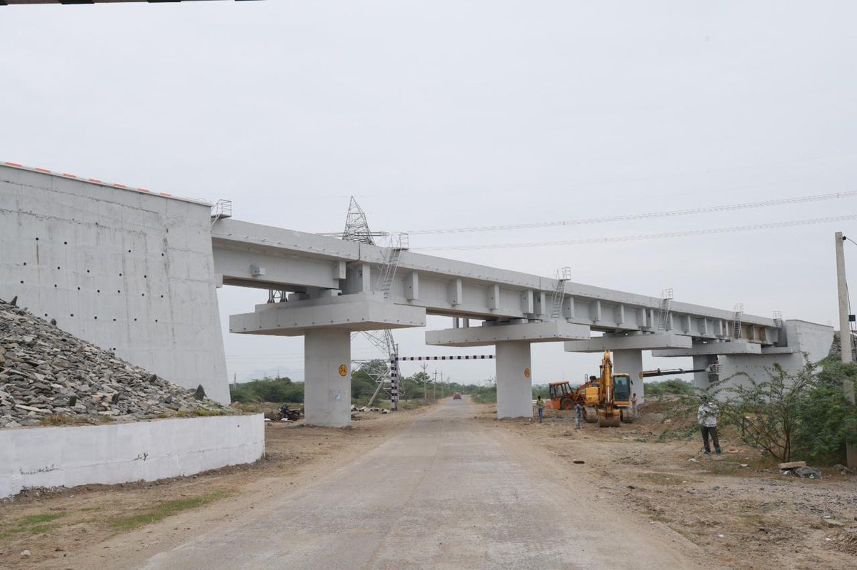 Nadikudi- Srikalahasti New Line Project (309 Km)
✅88.65 km commissioned

Benefits:
-Connect major towns like Darsi, Podile, Kanigiri, Atmakur, Rapur, etc. to the Railway map for the first time
-Promote socio-economic development in the region

#RailInfra4Andhra Pradesh