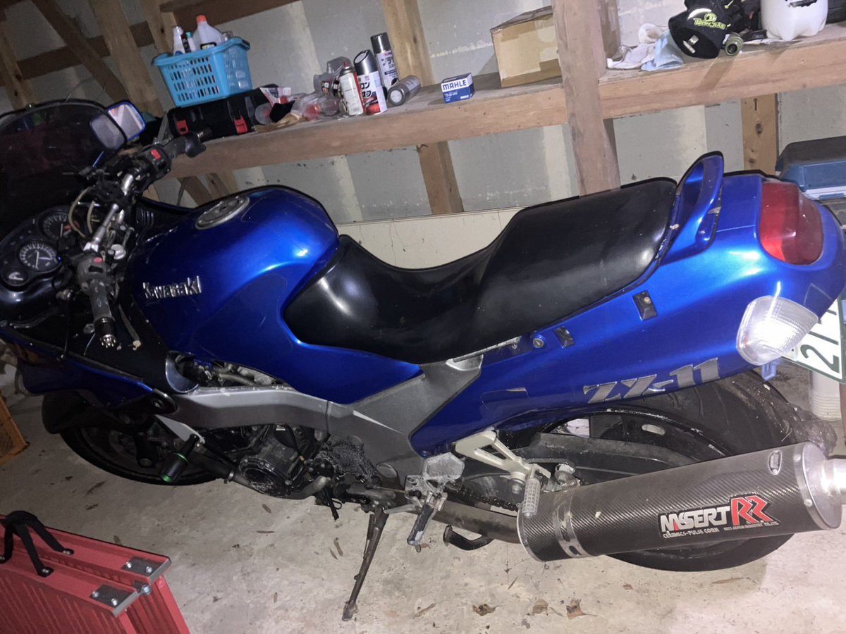 4mini_hikati's tweet image. ZX11売ります。25万。
代理出品。
初年度登録平成9年9月。車検切れてます。
兵庫県養父市にあります。引き取り限定。
現状渡し。バッテリー上がってます。
#ZX11
#ZZR1100
#カワサキ
#Kawasaki
#バイク売ります