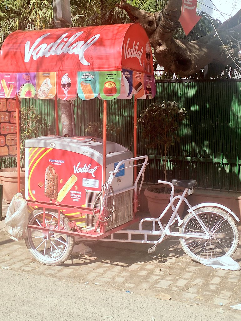 somewhere near hauz khas market
#dilli