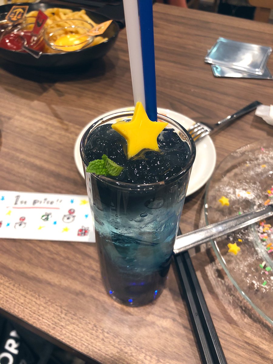 という訳で、あるさん、ヴィオラさんとエオカフェ大阪オフ会でしたー！😋✨
ありがとうございました！！
星芒祭と降神祭、一緒にやってる時期に来られて良かったー！
そして安定のくじテンダー一等賞🥇wwwww
私、今のところ一等の確率100%なのですがw
あるさんの引換券が一生減らないのでした🤭