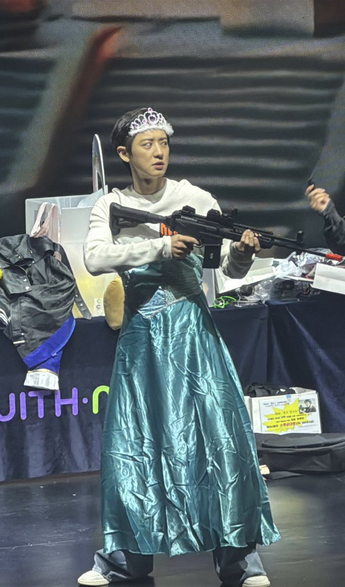 mapeach__'s tweet image. คือกุ55555555555555 เจ้าหญิงเถื่อนมาก กระโปรงก็จะเอา มงกุฎก็จะใส่ ปืนก็จะยิง