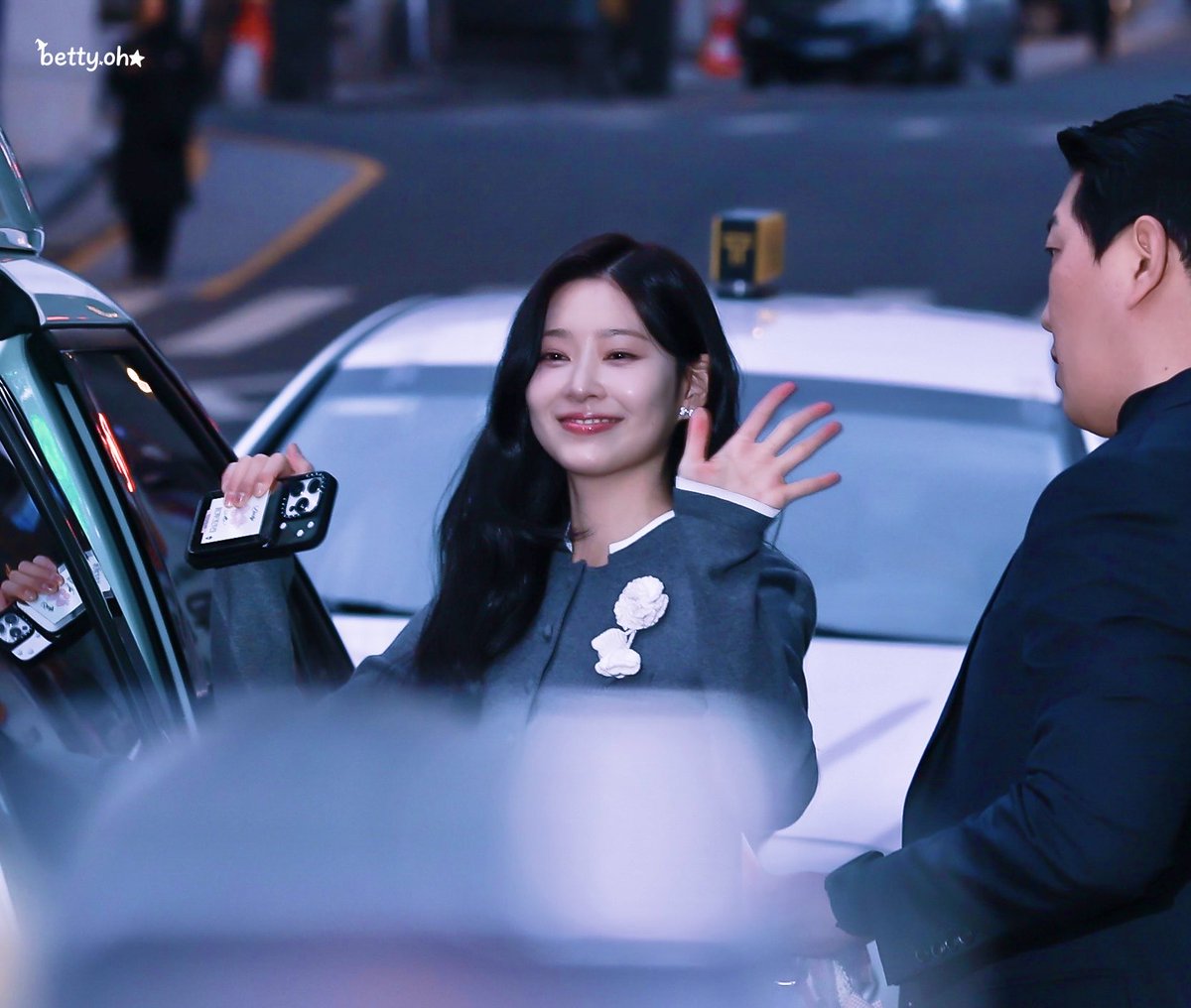 betty_oh's tweet image. 260118 WM 팬싸 퇴근길
고맙고 수고했어~
🫳🫳🫳
🦊🦊🦊
#김민주 #민주 
#kimminju #minju
#IZONE #아이즈원