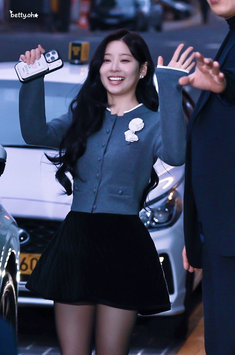 betty_oh's tweet image. 260118 WM 팬싸 퇴근길
고맙고 수고했어~
🫳🫳🫳
🦊🦊🦊
#김민주 #민주 
#kimminju #minju
#IZONE #아이즈원