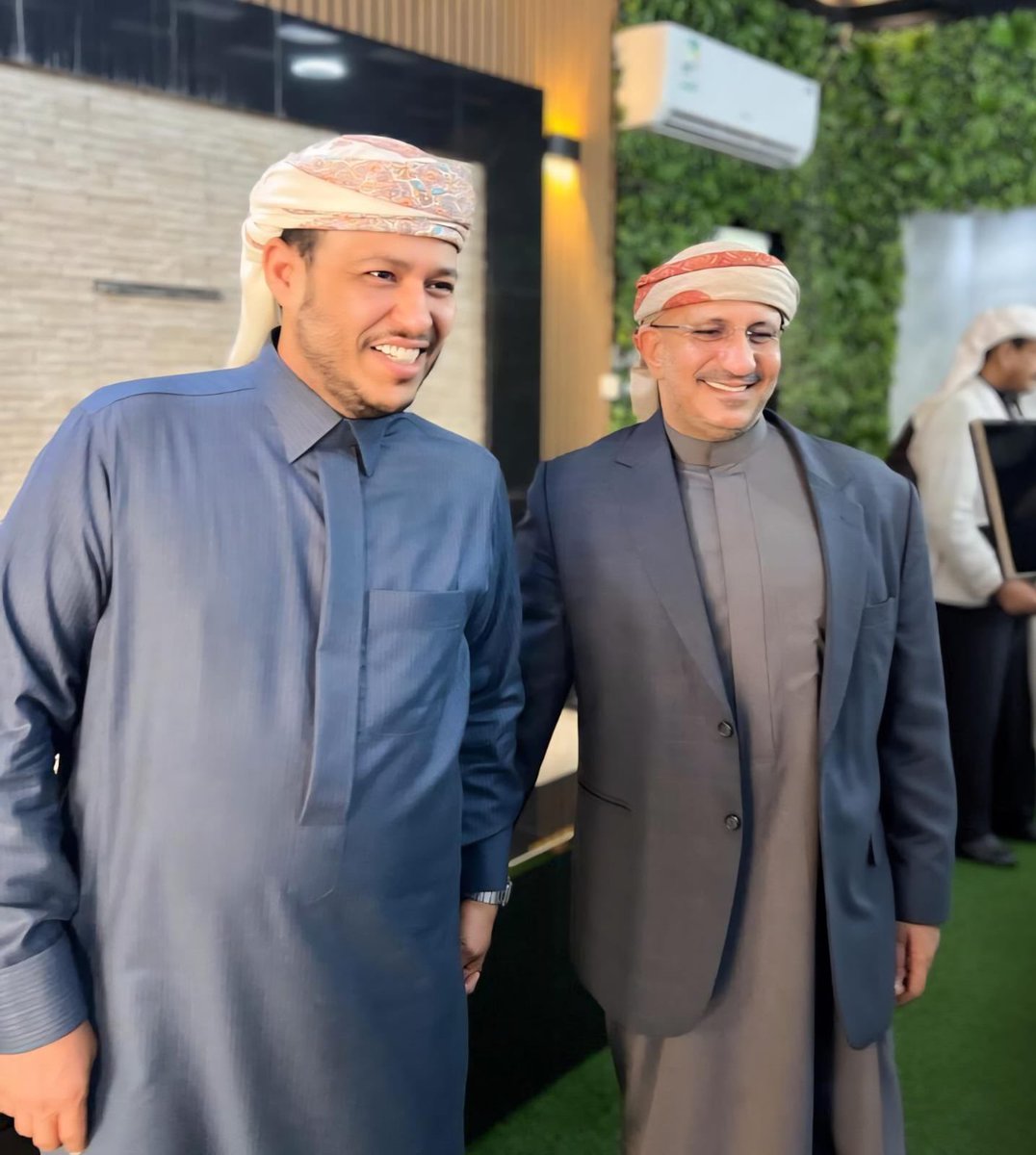 في هذا التوقيت الحاسم، تفرض الأولوية الوطنية نفسها بالعمل الجاد على تطبيع الأوضاع في المحافظات المحررة، وترسيخ الأمن والاستقرار، وتحسين مستوى الخدمات الأساسية، وتعزيز ثقة المواطن بمؤسسات الدولة والسلطات المحلية، إلى جانب تشكيل حكومة كفاءات وطنية بعيدًا عن المحاصصة، قادرة على