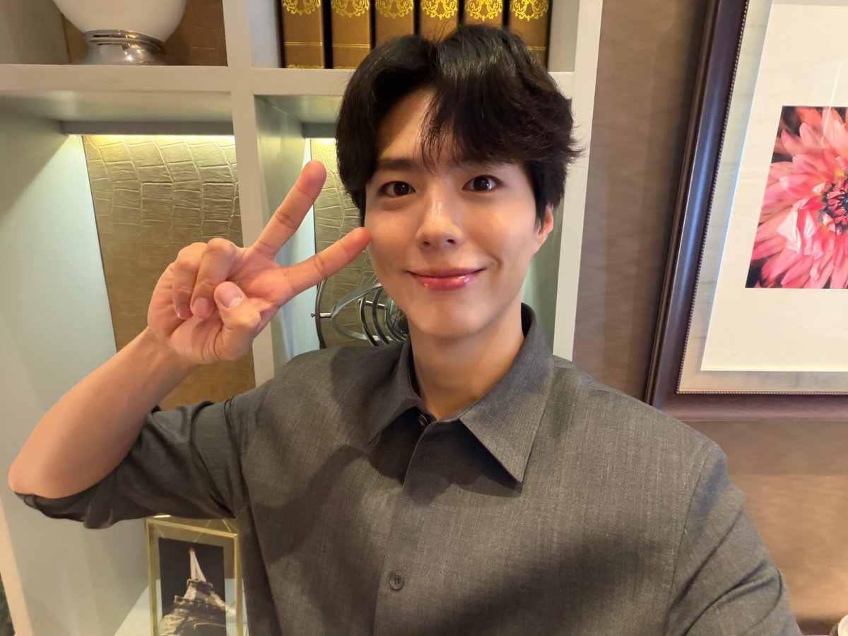 BOGUMMY's tweet image. PARK BO GUM 2026 SEASON’S GREETINGS [보검이륙] 팬사인회 IN BANGKOK

ขอให้ปี 2026 เป็นปีที่คุณได้ลองทำสิ่งใหม่ๆ สู้ต่อไป และทำให้ความฝันของคุณเป็นจริงนะครับ

#박보검 #PARKBOGUM
#SEASONSGREETINGS
#보검이륙 #보검이륙inBANGKOK