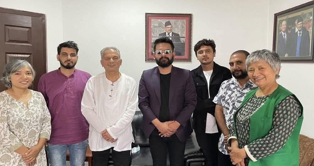 १७,००० हत्याको नाइकेलाइ राजनैतिक अभिभावक मान्नेको अझ ठुलो कुरा 🤣