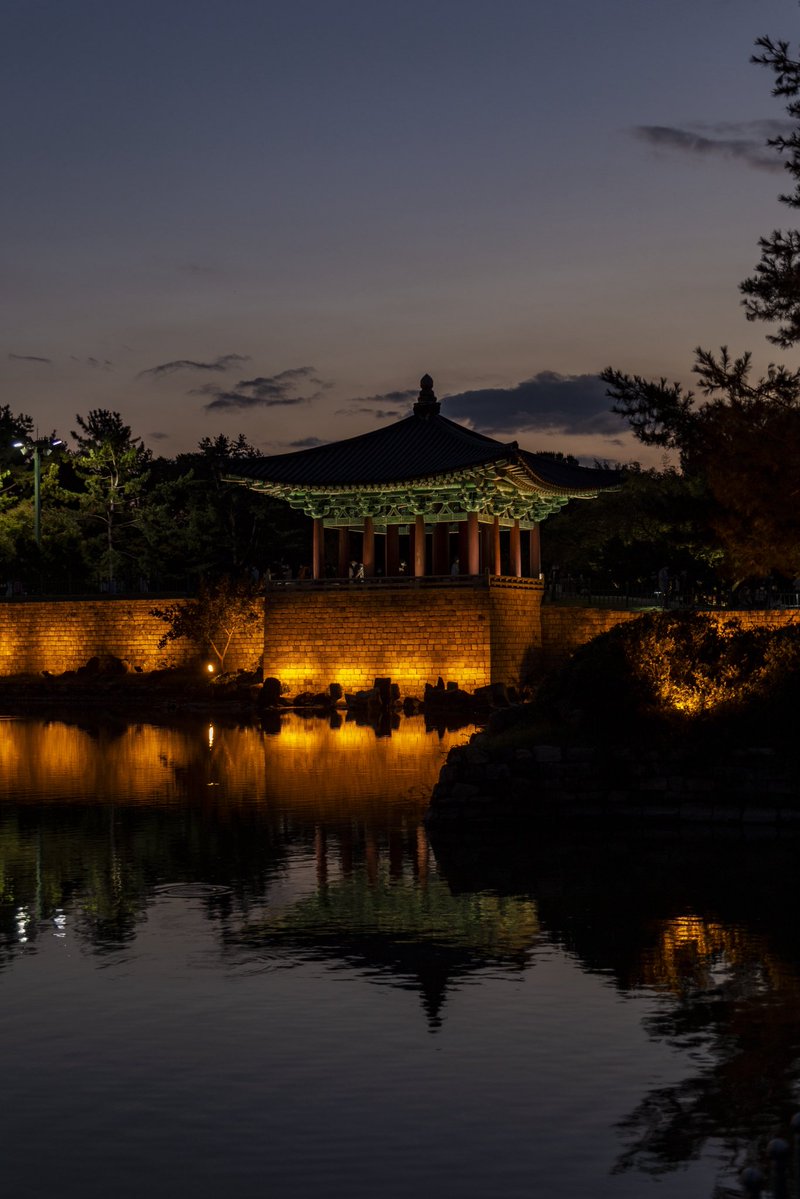 어떻게 앞에 물을 놓을 생각했을까
밤에도 아름다운 반영을 볼 수있다니