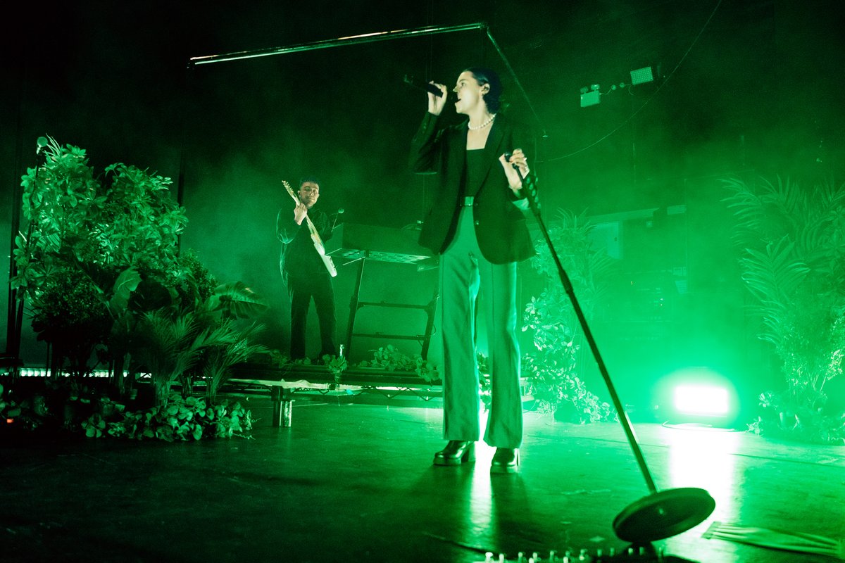 O2InstituteBham's tweet image. #OnThisDay three years ago: @ThisIsPVRIS put on a stunning set in #Birmingham as part of their ‘EVERGREEN’ tour 💙

Who joined us for it? 👀
📸 Andy Watson #PVRIS #O2InstituteBirmingham