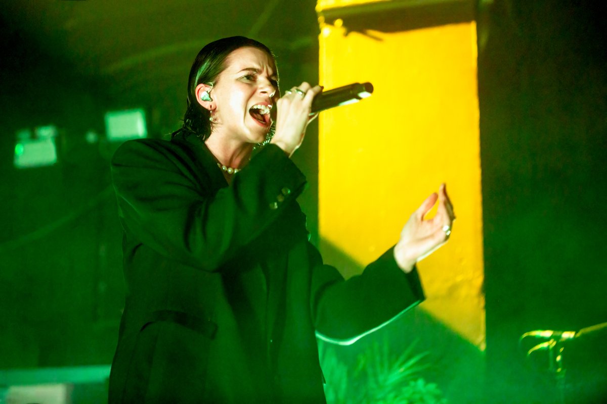 O2InstituteBham's tweet image. #OnThisDay three years ago: @ThisIsPVRIS put on a stunning set in #Birmingham as part of their ‘EVERGREEN’ tour 💙

Who joined us for it? 👀
📸 Andy Watson #PVRIS #O2InstituteBirmingham