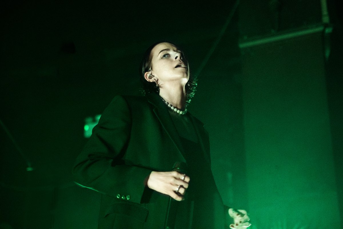 O2InstituteBham's tweet image. #OnThisDay three years ago: @ThisIsPVRIS put on a stunning set in #Birmingham as part of their ‘EVERGREEN’ tour 💙

Who joined us for it? 👀
📸 Andy Watson #PVRIS #O2InstituteBirmingham