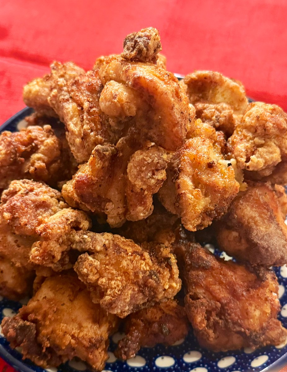 鶏の唐揚げ
ちょっと濃ゆめのフライドチキンらしい味で♪