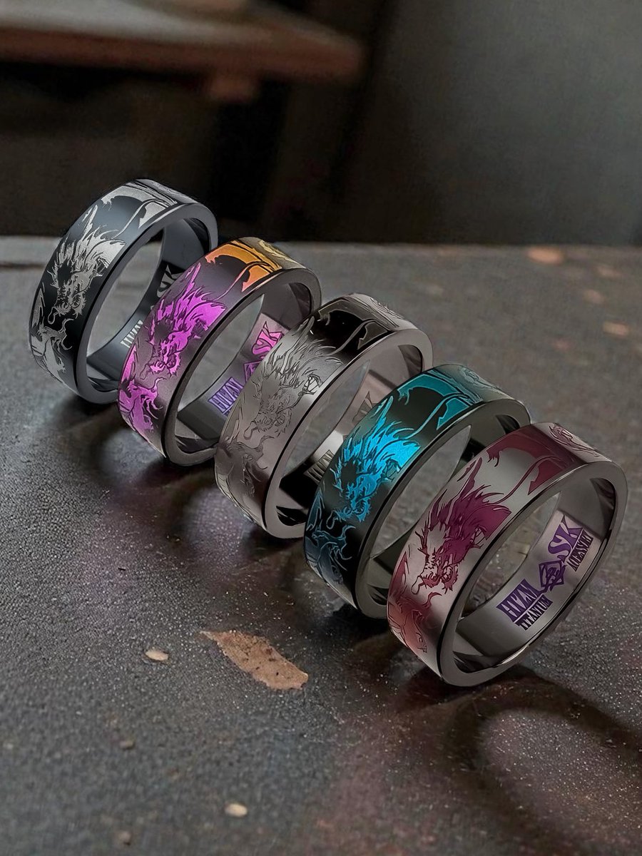 ブラックチタンを、月のない朔の夜に見立て、龍の紋様を刻み込んだ仕上がりです。
今回は5色をご用意しました。 この中から、お好きな色を一点。 ご縁のあった方のもとへお届けできればと思います。
参加は ・フォロー ・いいね ・リポスト

リプライの注意事項をお読みの上でご参加ください。