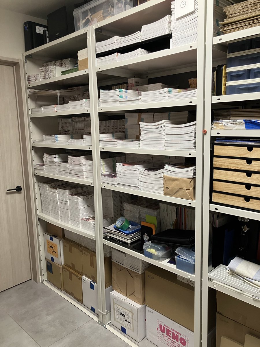 これは自宅の同人誌在庫倉庫の一角