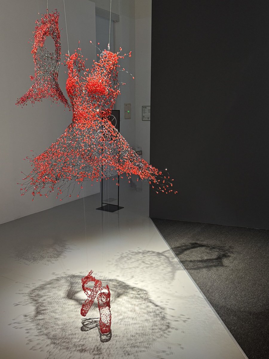 ソウル工芸博物館にファッションアートのクム・ギスクさんの作品展を観