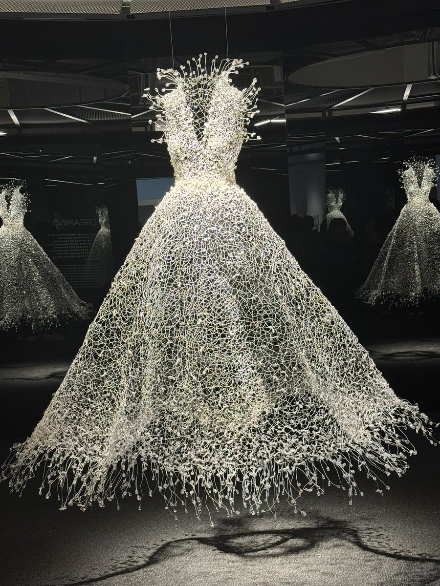 クムクク 個展 限定衣装 ソウル工芸博物館にファッションアートのクム・ギスクさんの作品展を観