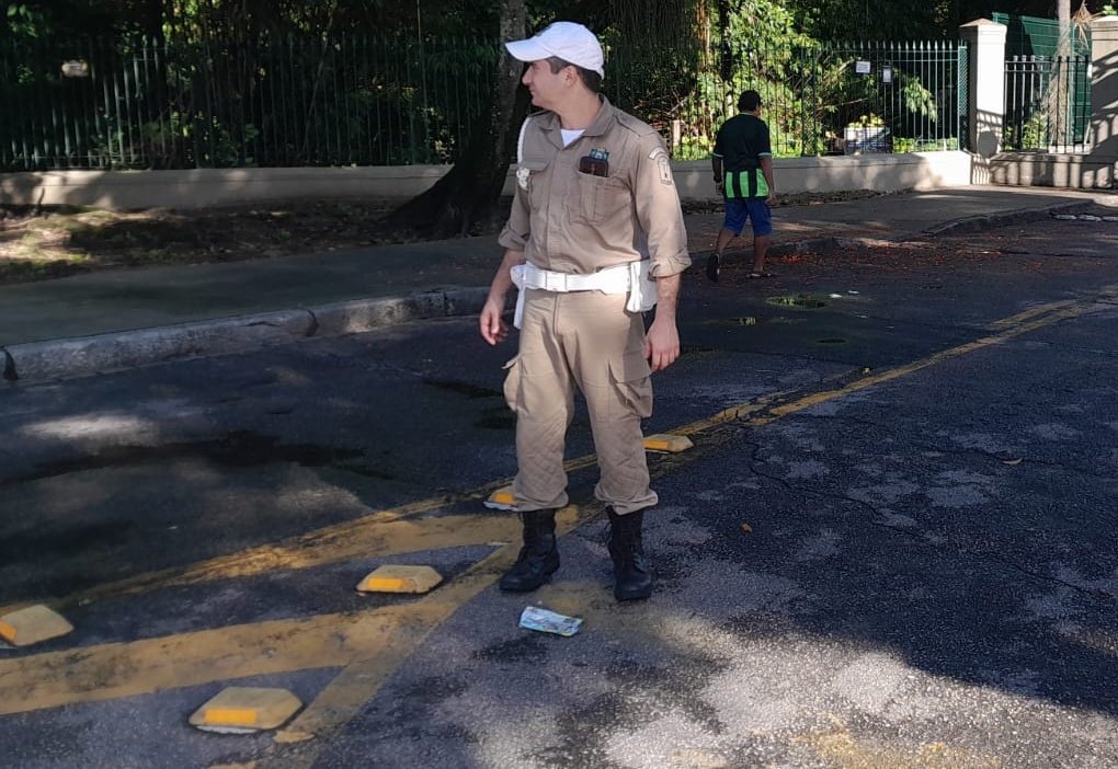 Monitoramento e fiscalização de trânsito em diversos pontos da cidade na manhã deste domingo (25/01).