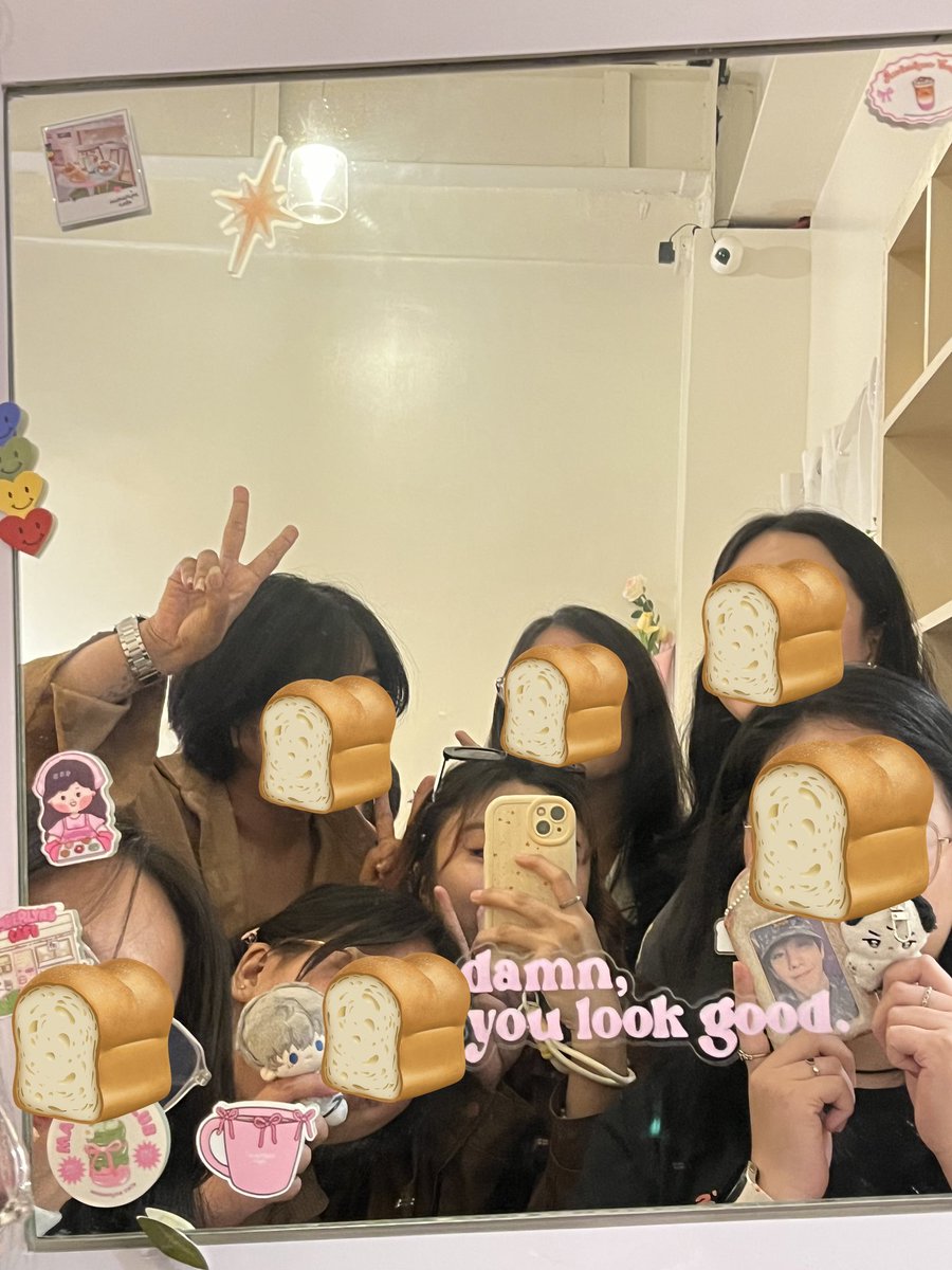 mikoexe's tweet photo. I love these ppl (and many more but no pics with them) 🥹👉👈 I miss them alr  huhuhu 

#Byungjoo_108Bread https://t.co/g4Uu4ajxCx