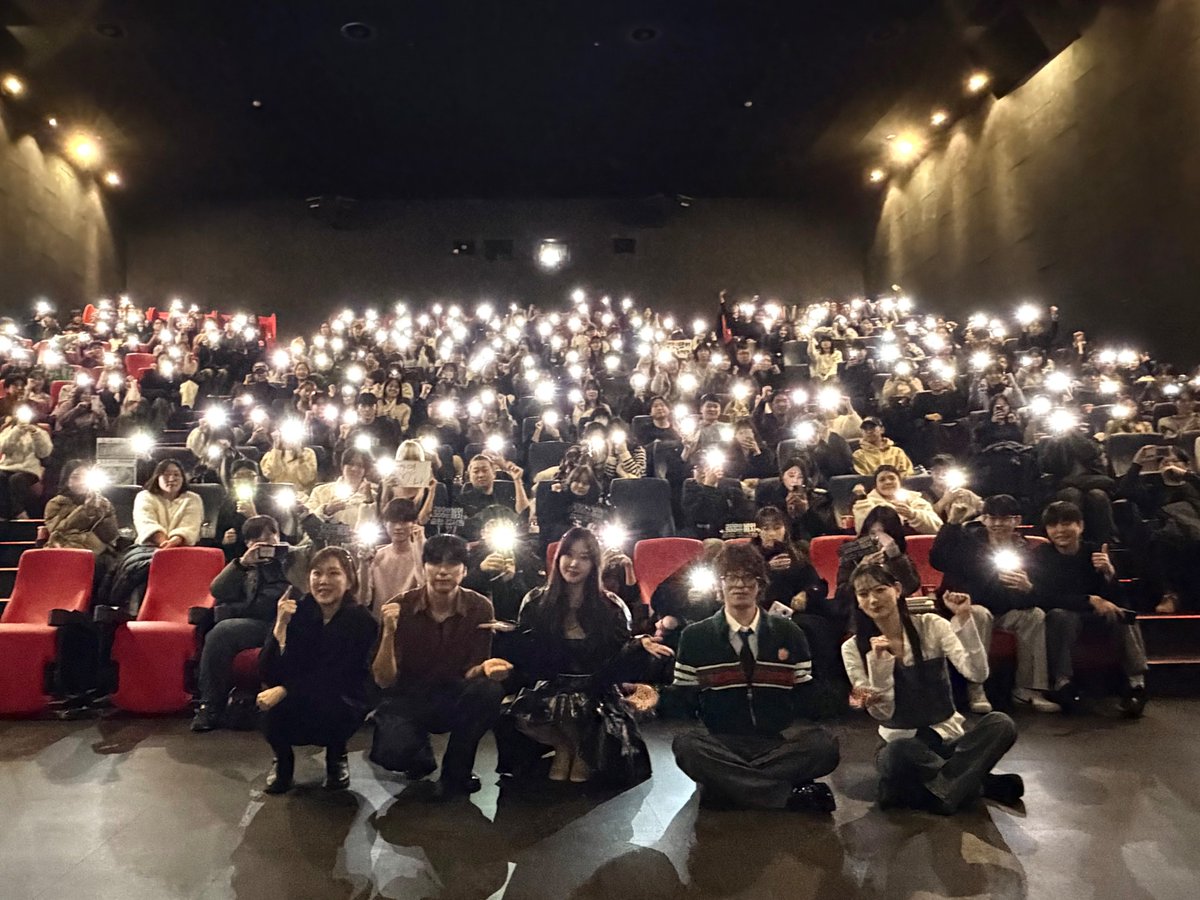 만.우팀의 중심 김도영 감독과
절친 4인방이 함께해 4배 더 즐거웠던
개봉 4주차 무대인사 성황리에 종료👏🏻

<만약에 우리> 절찬상영중💕
🔗프로필 링크에서 지금 바로 예매하세요!