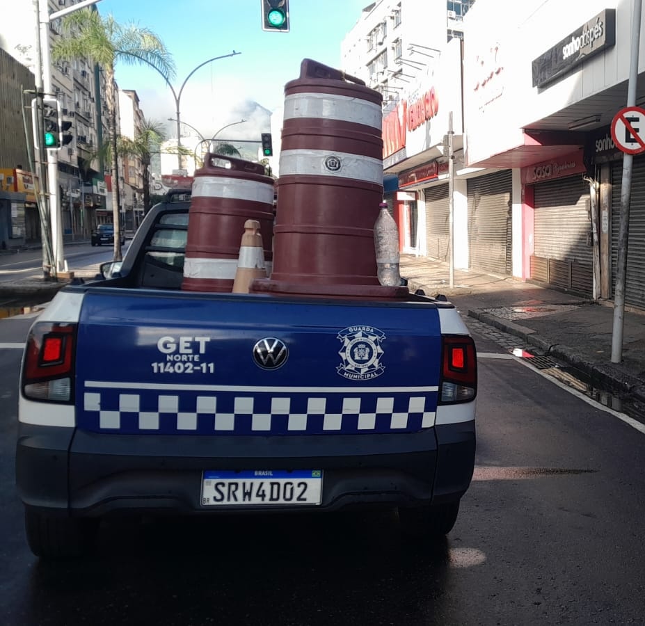 Implantação de área de lazer na Rua Dias da Cruz, no #Meier, na Zona Norte, na manhã deste domingo (25/01).