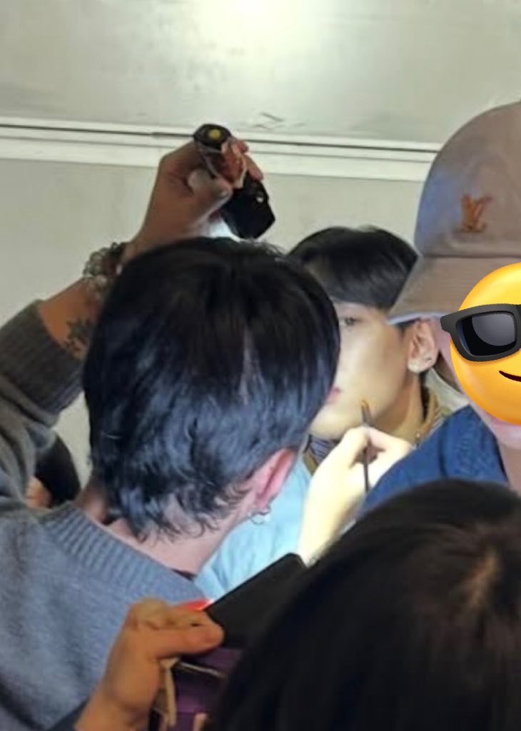 ammoonoi_nemo's tweet image. มะมี๊ น้อลยุนี่ฮะ

#BamBamxLVMenFW26 
#BamBam #LVMenFW26 #LouisVuitton 
@BamBam1A  @LouisVuitton