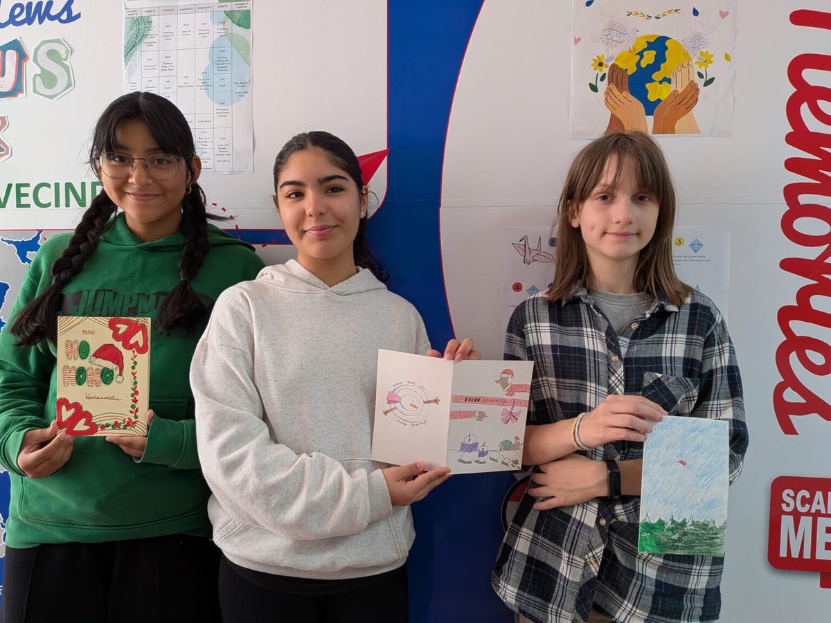 Con motivo de la Navidad, el alumnado de 1º, 2º y 3º ESO de Alemán del <a href="/IVecindario/">IES Vecindario</a> ha participado en un concurso de tarjetas navideñas,demostrando su creatividad, imaginación y entusiasmo por el idioma y la cultura alemana.
¡Enhorabuena a los premiados!