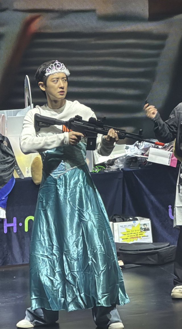 solacechanyeol's tweet image. who broke your heart, my princessa ? 😭🍒