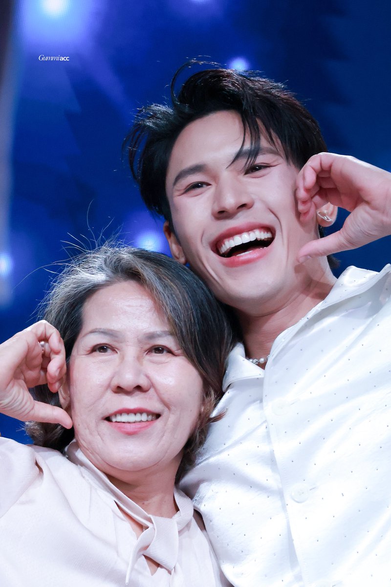 Gummi_acc's tweet image. 260125 PearlPeak To The Moon

เพิวเพิวกับมัมมัม 🥹✨🤍

@pearlpooo #pearlpooo 

#PearlPeak1stFanmeetingTH