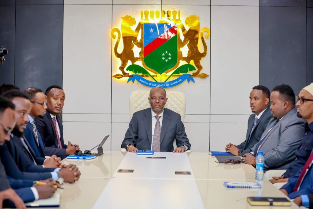 President of South West State of #Somalia, H.E. <a href="/Laftagareen/">Abdiaziz Hassan Mohamed</a>, chaired a meeting of Directors General in #Baidoa, focusing on accelerating government performance, strengthening coordination, addressing drought impacts, and advancing development priorities for improved public