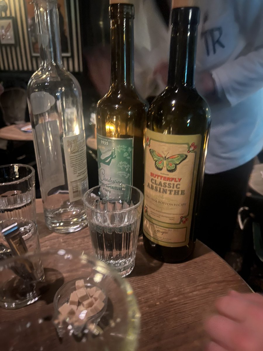 仲間６人私以外は【ビアフェス】参加からの飲み会。アブサン浴びても大丈夫な様に貴重品は置いて来ました《注意するとこそこじゃない》