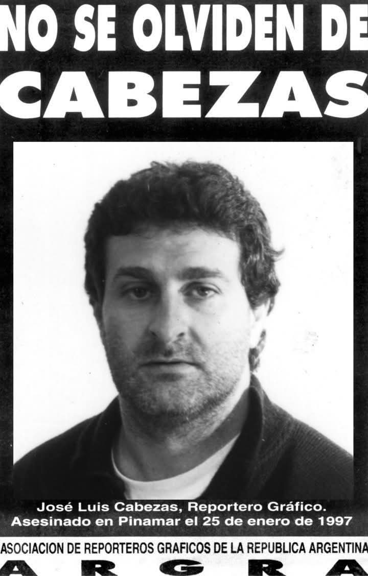 A 29 años del asesinato de José Luis Cabezas no nos olvidamos q su muerte clama aún x verdadera Justicia!!!!
En su homenaje hoy es el "Dia del reportero gráfico".
José Luis Cabezas: PRESENTE!