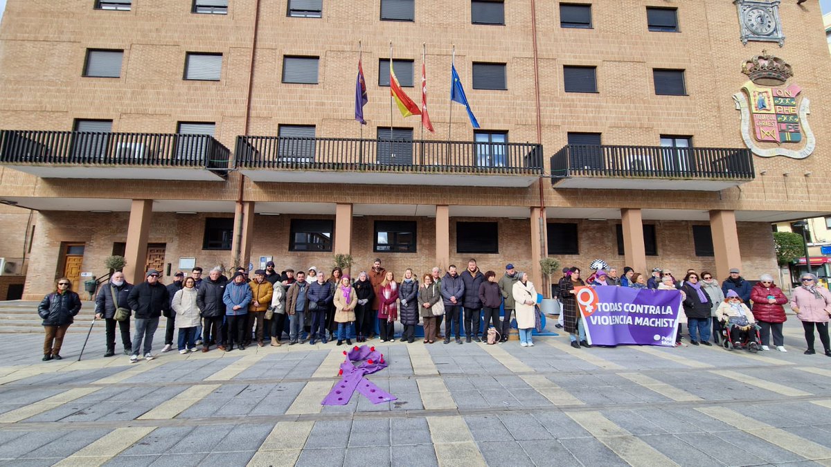Asesinadas 1347 mujeres desde que hay cifras. La lucha contra la violencia de género tendría que ser una prioridad. Pero Ayuso y el alcalde de Móstoles se han convertido en epicentro del negacionismo y de los recortes. Basta ya, nos va la vida. #NiUnaMenos