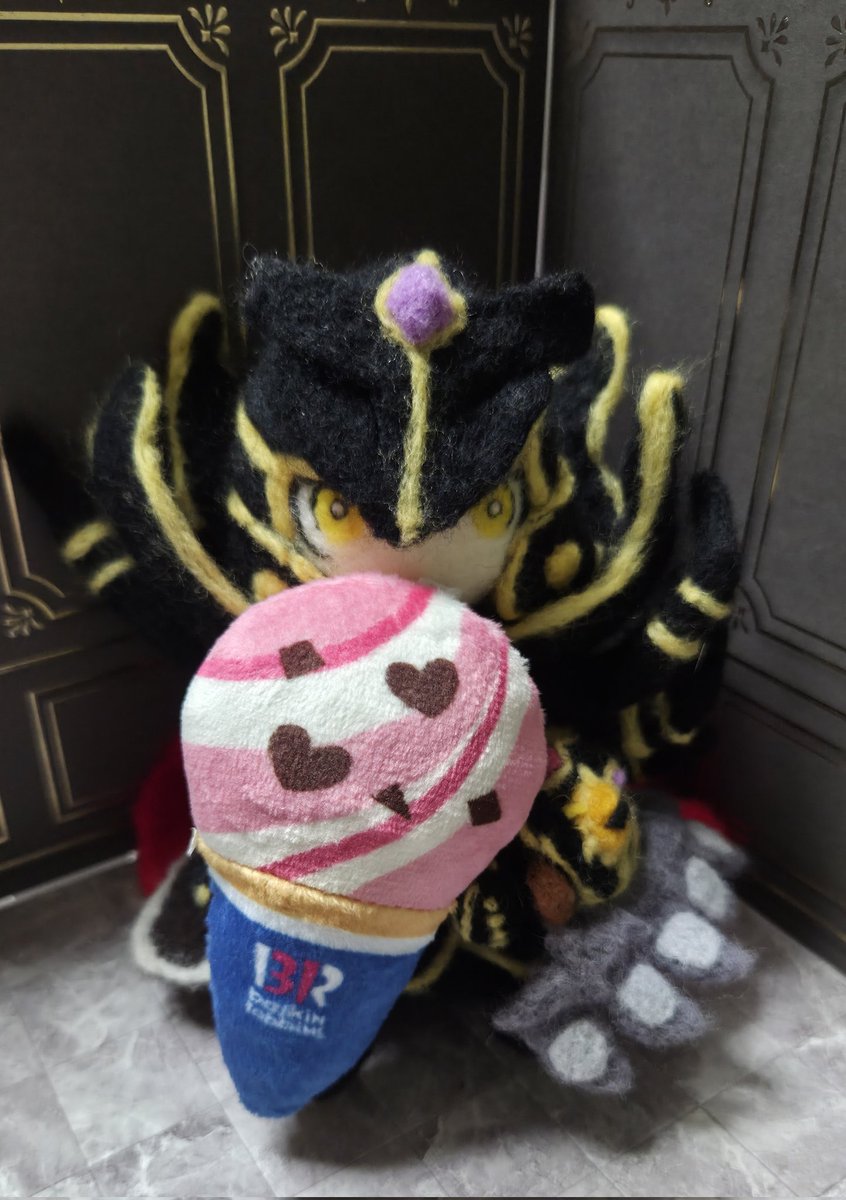 寒いのにアイス買ってきたんですよ…ぬいチャーム欲しくて