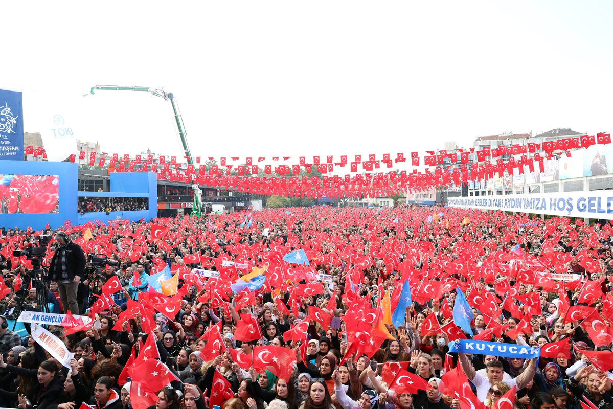 Aydınımızda “Ev Sahibi Türkiye” projemiz kapsamında 6 bin 973 kura çekimini, 1.482 konutun anahtar teslimini, Şehir Hastanemizi ve yapımı tamamlanan pek çok önemli yatırımın toplu açılış törenlerini büyük bir gururla gerçekleştirdik.

Biz, devler gibi eserler bırakmak için