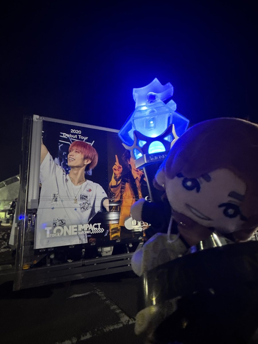brsc_412's tweet photo. SixTONES宮城初日楽しかったよ〜😭💙アリーナでバクステと外周近くてアリトロも来て大優勝でした🥺銀テの裏側がめちゃくちゃいい🫰🏻 https://t.co/PfXboADXQy
