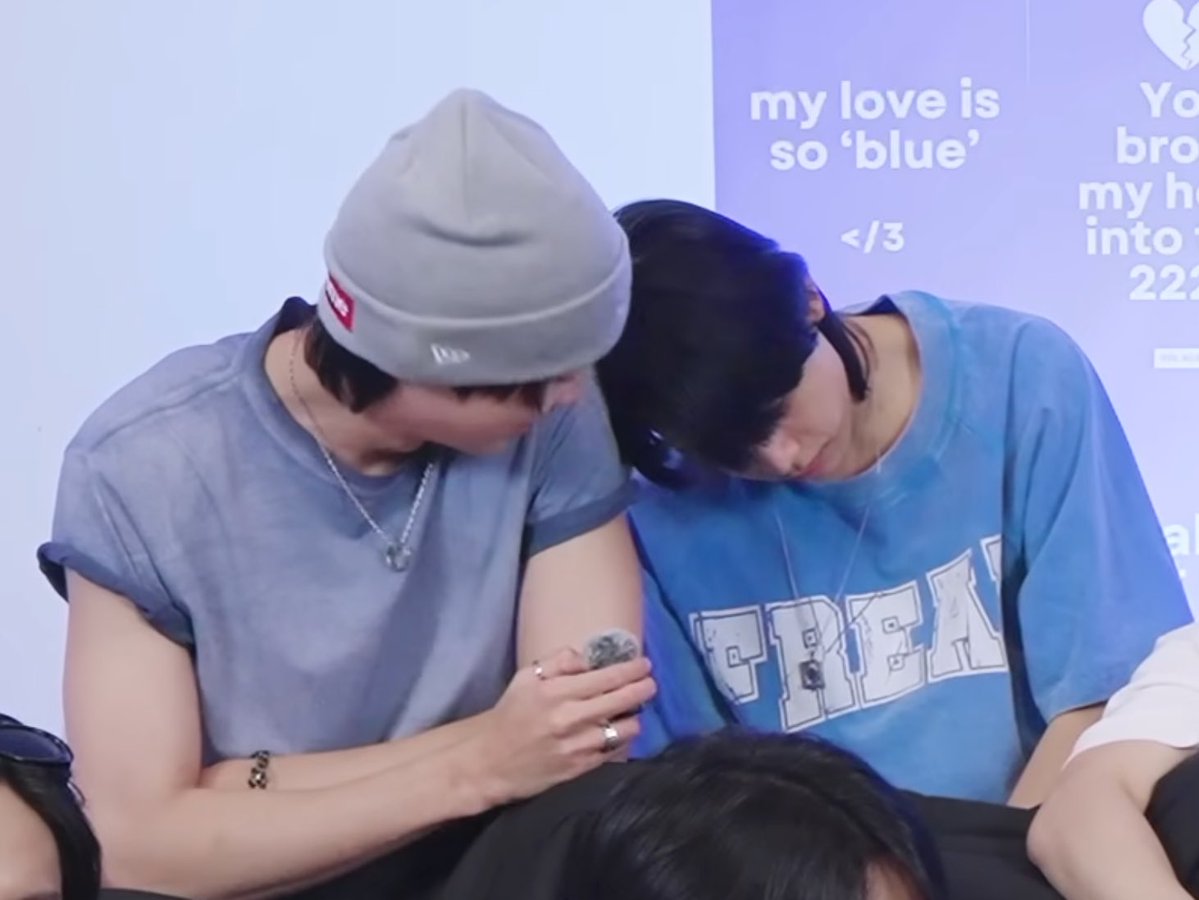 heyzhenie's tweet image. เนี่ย เคยทวิตไว้ จริงๆนางอ้อนเจื๋อ🐯พิน้อบอยู่แล้ว แต่อาจจะไม่รู้ตัวด้วยซ้ำ 🤲🏻🥺 ละพี่อลันเลี้ยงนางมาอ่ะ มีใน vlog นึงที่น้องเน้กตบเก้าอี้ว่างแปะๆให้พี่อลันพี่ขุนมานั่ง คือเด็กติดพี่ๆหนิ น่ารักกันมากๆ 😭

#ALANpasawee #NEXnattakit