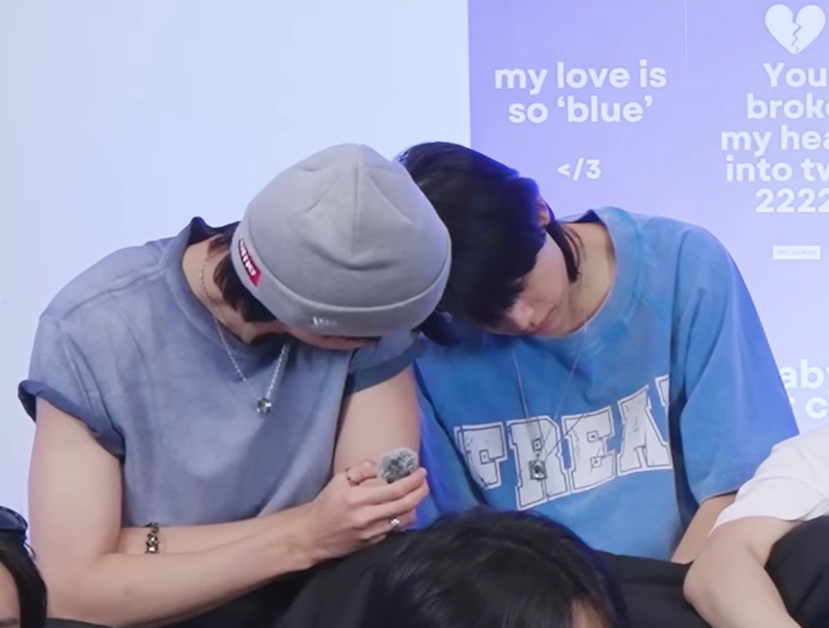 heyzhenie's tweet image. เนี่ย เคยทวิตไว้ จริงๆนางอ้อนเจื๋อ🐯พิน้อบอยู่แล้ว แต่อาจจะไม่รู้ตัวด้วยซ้ำ 🤲🏻🥺 ละพี่อลันเลี้ยงนางมาอ่ะ มีใน vlog นึงที่น้องเน้กตบเก้าอี้ว่างแปะๆให้พี่อลันพี่ขุนมานั่ง คือเด็กติดพี่ๆหนิ น่ารักกันมากๆ 😭

#ALANpasawee #NEXnattakit