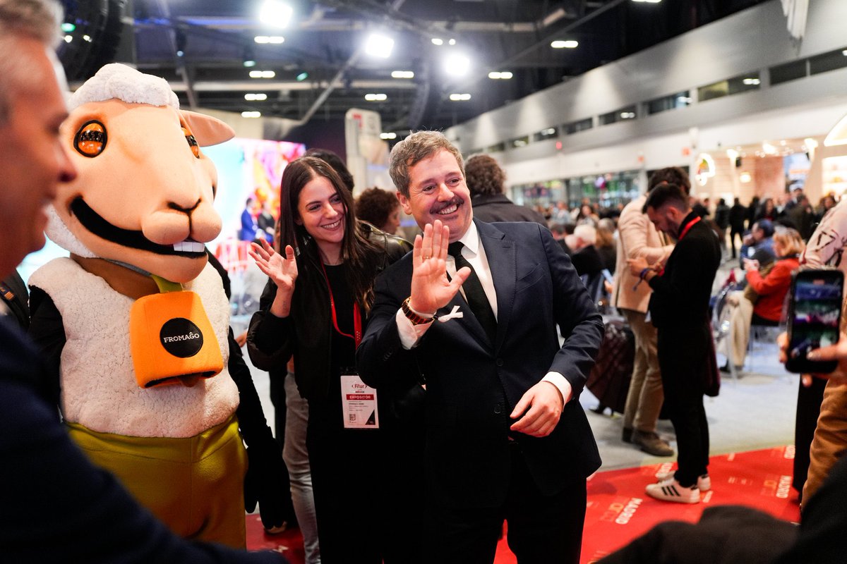 VisitMadrid_es's tweet photo. 🌍 ¡Último día de @fitur_madrid! Seguimos mostrando al mundo que el mejor destino turístico está en la @ComunidadMadrid.

📍 Pabellón 9 de #FITUR2026. 

📲 Toda nuestra oferta: https://t.co/Mz0Upm1mkm

#MadridMarca https://t.co/dpxM0Uuhqu