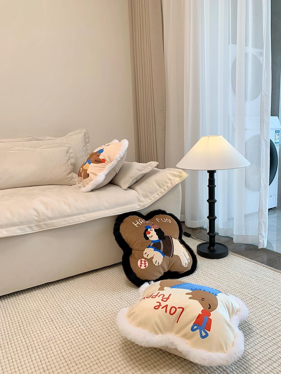 msrajprohit's tweet photo. 周末宅家幸福感阳光晒暖沙发，猫咪蜷在腿边，刚泡的桂花茶冒热气～谁懂这种“不想动”的治愈！ https://t.co/ME7TNbjN0f