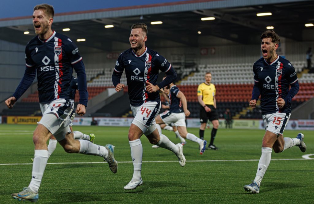 The 30 ⚽️🏴 tweet media