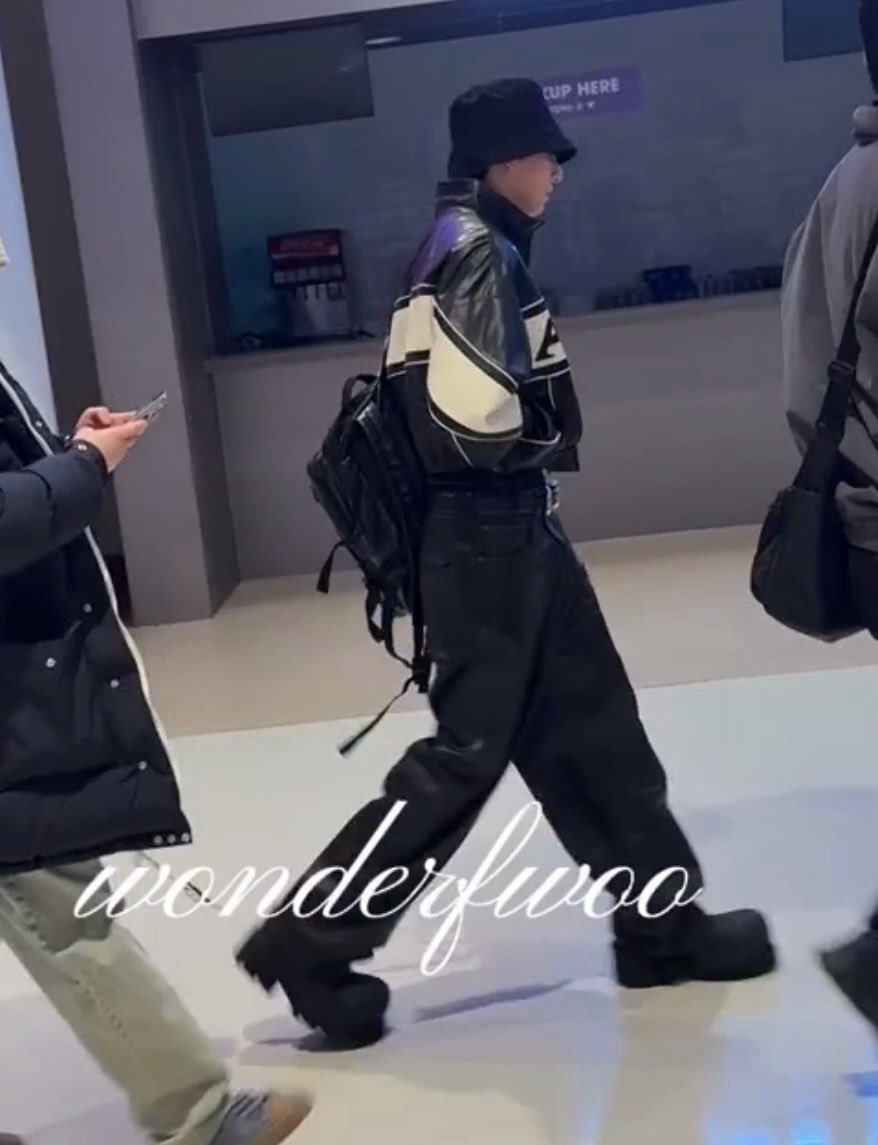 jungkook’s outfit is so cool